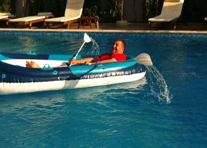 מלון דירות Aria Complex 3*